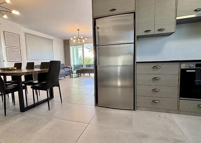 Sunrise With Pool By Trulycyprus פריווליה